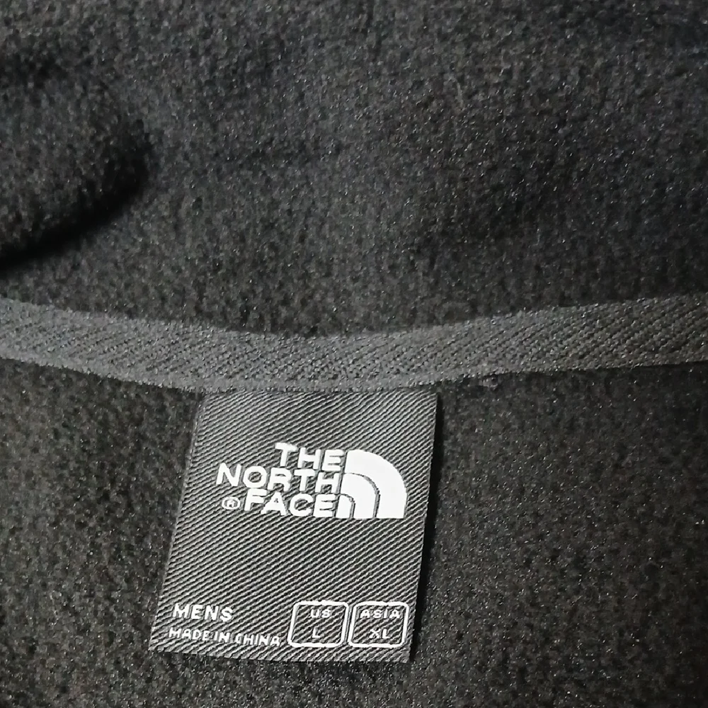 The North Face Men’s Black Lightweight Fleece Jacket